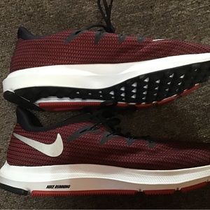 Men Nike 7.5 red running sneakers